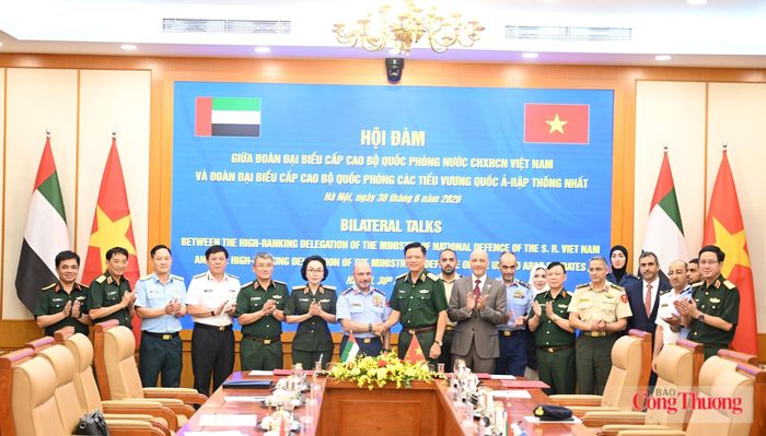 Trung tướng Ibrahim Nasser Mohammed Al Alawi bày tỏ mong muốn trong thời gian tới, hai bên sẽ phối hợp thúc đẩy các nội dung hợp tác đã được thống nhất. Ảnh: Nguyên Khánh.