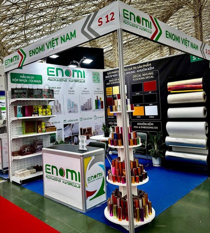 ENOMI Việt Nam là doanh nghiệp hoạt động trong lĩnh vực cung cấp, gia công và phát triển các dòng vật liệu phục vụ ngành in ấn, bao bì và sản xuất hộp nhựa