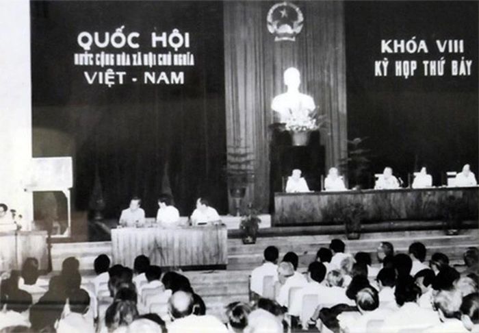 Kỳ họp thứ bảy, Quốc hội khóa VIII ngày 30/6/1990.