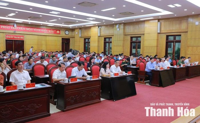 Các đồng chí lãnh đạo tỉnh và đại biểu dự tại điểm cầu Tỉnh ủy Thanh Hóa.
