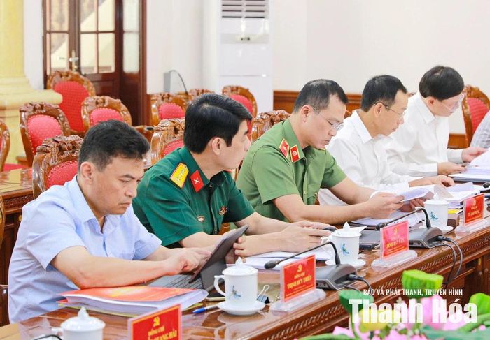 Các đồng chí Ủy viên Ban Thường vụ Tỉnh ủy dự hội nghị.