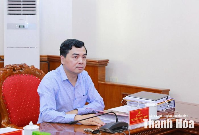 Chủ tịch UBND tỉnh Nguyễn Hoài Anh dự hội nghị.