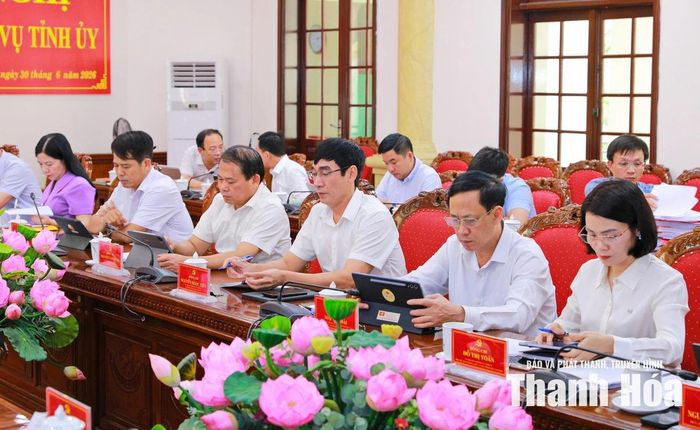 Các đồng chí Ủy viên Ban Thường vụ Tỉnh ủy dự hội nghị.
