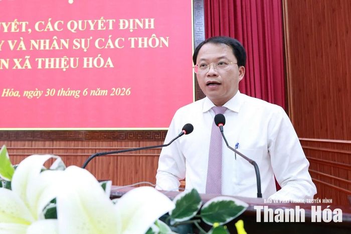 Đồng chí Nguyễn Trọng Trang, Bí thư Đảng ủy, Chủ tịch HĐND xã phát biểu chỉ đạo tại hội nghị.