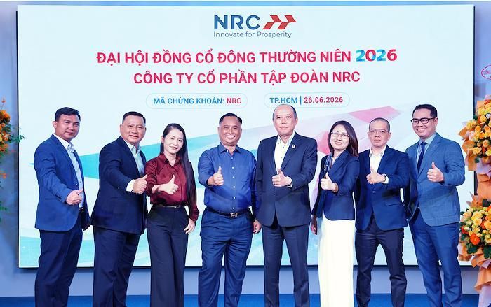 Ông Đỗ Thành Nhân (thứ 4 từ trái sang) cùng giàn lãnh đạo NRC. (Ảnh: NRC).