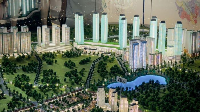 Thông tin từ VnExpres, theo quy hoạch ban đầu, Nam An Khánh có gần 1.800 sản phẩm thấp tầng gồm biệt thự, nhà liền kề. Tuy nhiên, qua nhiều thăng trầm về pháp lý, năng lực tài chính của chủ đầu tư, dự án từng phải dừng thi công và tái khởi động lại từ năm 2015.