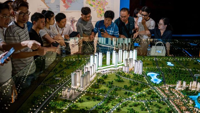 Nam An Khánh nằm trên các trục Đại lộ Thăng Long và Lê Trọng Tấn, ở phía tây Hà Nội. Ban đầu, dự án có diện tích sử dụng đất là 288,8 ha, trong đó diện tích quy hoạch khu đô thị mới khoảng 190 ha.