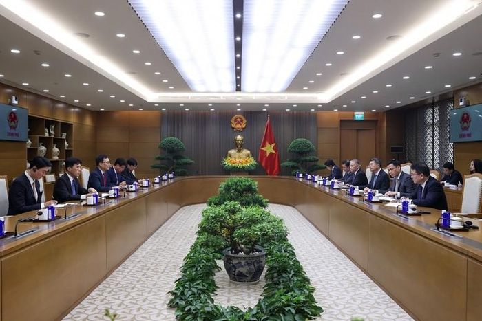 Thủ tướng Lê Minh Hưng đề nghị hai bên tăng cường hợp tác văn hóa và hỗ trợ Việt Nam phát triển ngành công nghiệp văn hóa - Ảnh: VGP
