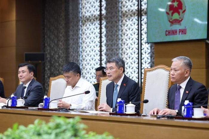 Thủ tướng đề nghị Đại sứ hỗ trợ thúc đẩy các hoạt động tiếp xúc, điện đàm, trao đổi đoàn, ưu tiên triển khai các chuyến thăm của Lãnh đạo cấp cao hai nước; hỗ trợ doanh nghiệp Canada đầu tư vào các lĩnh vực, dự án trọng điểm tại Việt Nam - Ảnh: VGP