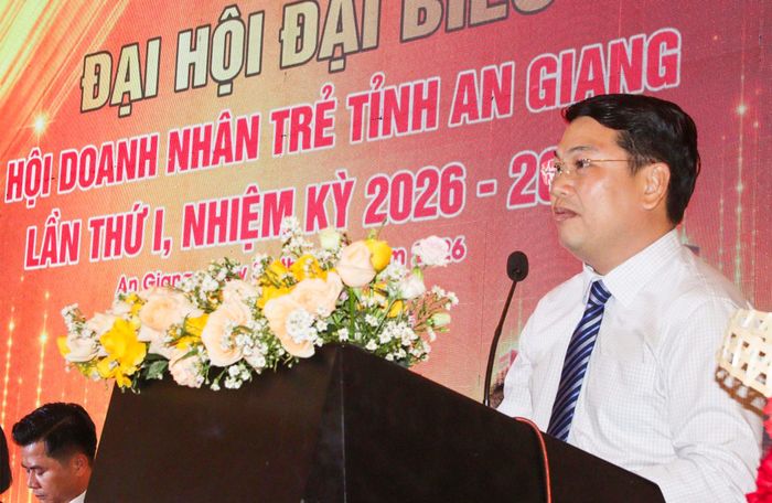 Phó Chủ tịch UBND tỉnh An Giang Lê Trung Hồ phát biểu chỉ đạo đại hội.