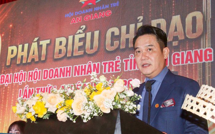 Phó Chủ tịch Hội Liên hiệp Thanh niên Việt Nam, Chủ tịch Hội Doanh nhân trẻ Việt Nam Đặng Hồng Anh phát biểu chỉ đạo đại hội.