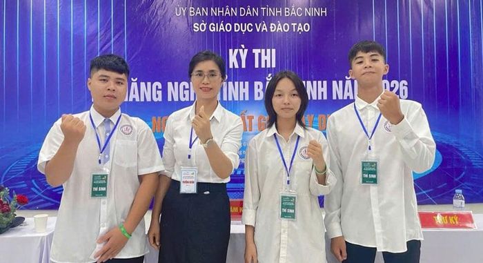  Giáo viên và những học sinh đạt giải cao của Trung tâm Giáo dục nghề nghiệp - giáo dục thường xuyên Yên Phong tại Kỳ thi kỹ năng nghề tỉnh Bắc Ninh năm 2026. 