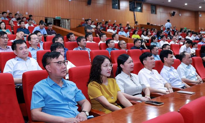  Các đại biểu dự hội nghị. 