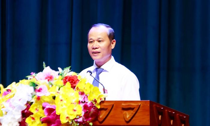 Đồng chí Mai Sơn trình bày Tờ trình thông qua Đề án công nhận tỉnh Bắc Ninh đạt tiêu chí đô thị loại I. 