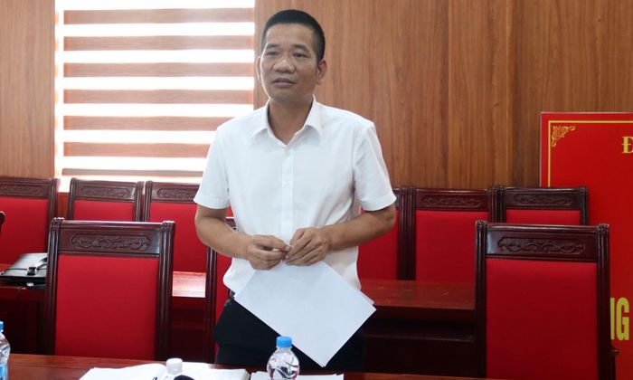  Lãnh đạo xã Tiên Lục trao đổi những khó khăn, vướng mắc quá trình thu thập dữ liệu đất đai. 