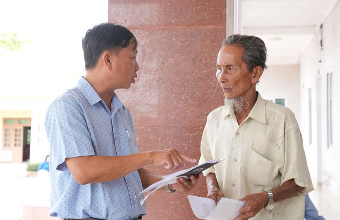 Xã Tam Xuân cắt giảm hồ sơ, biểu mẫu không cần thiết trong việc giải quyết thủ tục hành chính, nâng cao sự hài lòng của người dân. Ảnh: HỒ QUÂN