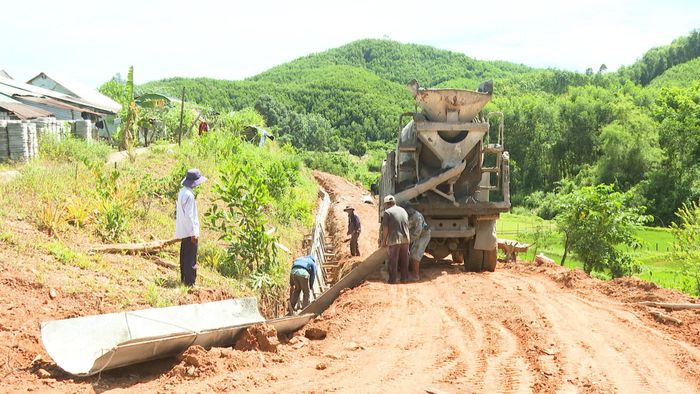 Xã Phước Trà đẩy nhanh tiến độ các dự án, thúc đẩy giải ngân vốn đầu tư công. Ảnh: QUỐC THÀNH