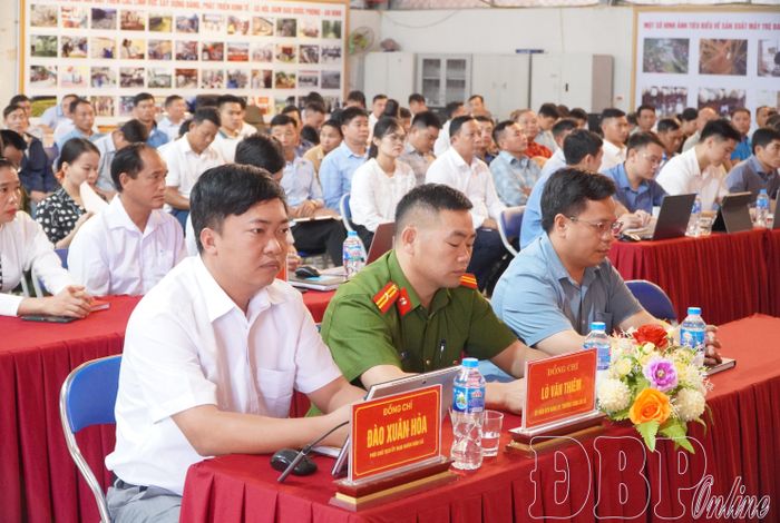 Đại biểu dự hội nghị tiếp xúc cử tri trước kỳ họp thường lệ giữa năm 2026. 