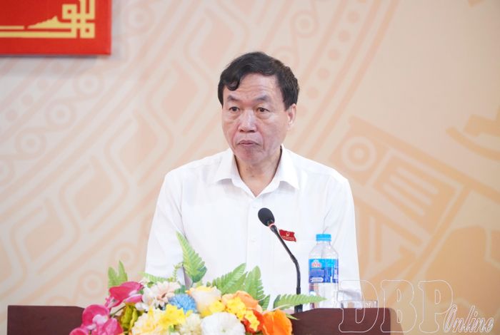 Chủ tịch UBND tỉnh Lê Văn Lương thông tin tới cử tri một số chỉ tiêu, kết quả nổi bật về phát triển kinh tế - xã hội.
