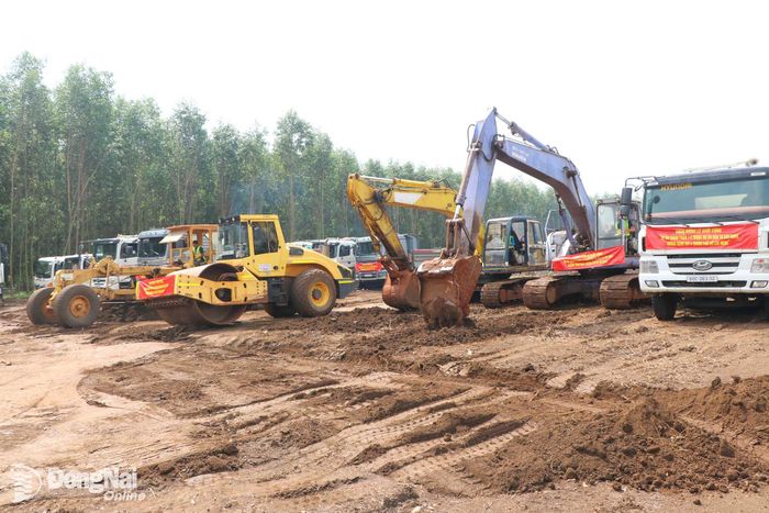 Máy móc, thiết bị sẵn sàng để triển khai dự án. Ảnh: Vương Thế