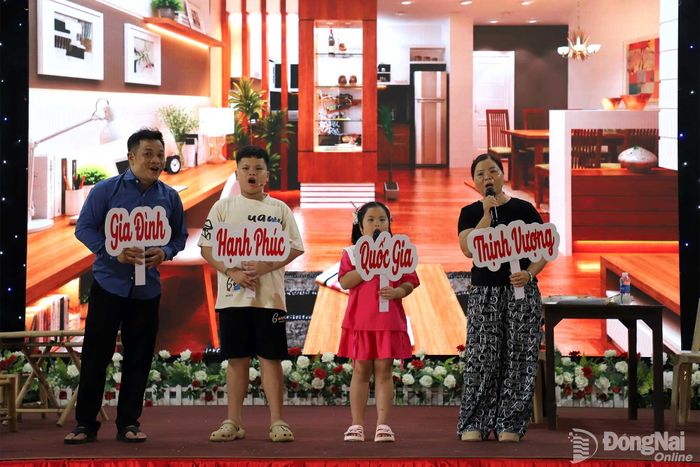 Phần thi Gia đình tài năng của đơn vị xã Đa Kia. Ảnh: My Ny