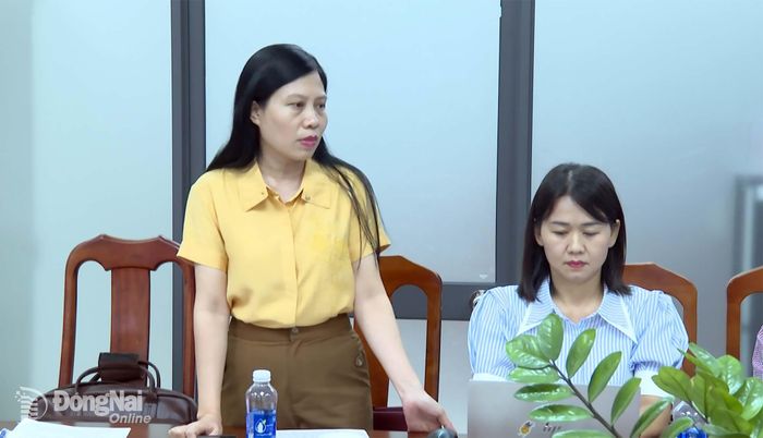 Các Ủy viên Ban Chấp hành Hội Khuyến học thành phố thảo luận góp ý đánh giá kết quả hoạt động 6 tháng đầu năm và xây dựng phương hướng, nhiệm vụ khuyến học, khuyến tài 6 tháng cuối năm. Ảnh: Văn Đoàn