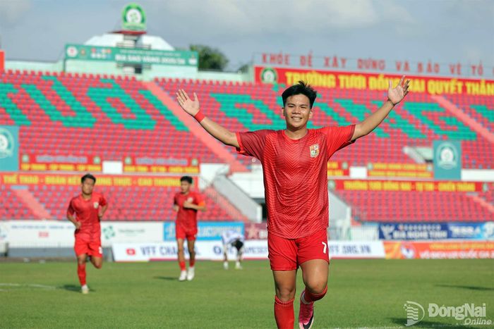 Tuấn Sang có bàn thắng từ chấm phạt đền mang về 3 điểm quý giá cho U21 Đồng Nai. Ảnh: Nguyễn Tấn