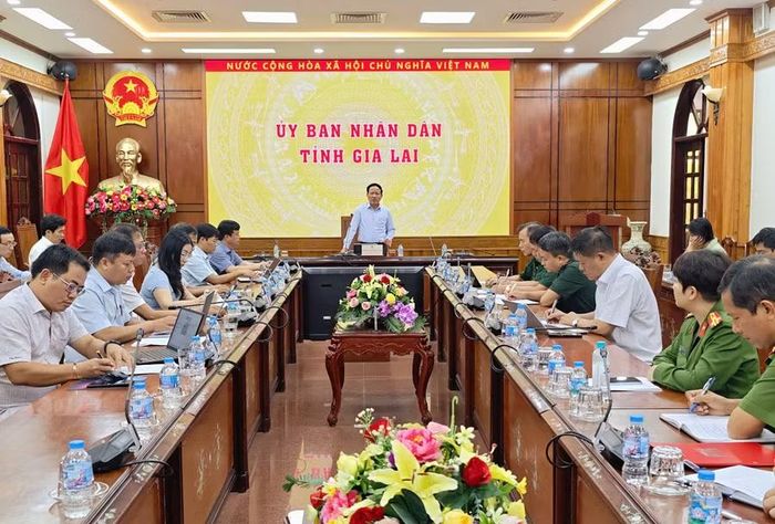  Chủ tịch UBND tỉnh Phạm Anh Tuấn yêu cầu các sở, ngành khẩn trương triển khai chính sách hỗ trợ, giúp ngư dân sớm ổn định cuộc sống. Ảnh: Dũng Nhân 