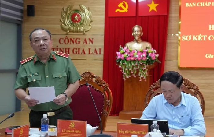  Thiếu tướng Lê Quang Nhân - Giám đốc Công an tỉnh chủ trì hội nghị. Ảnh: Lê Ánh 