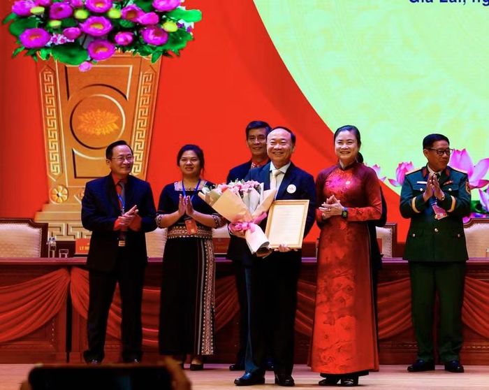  Đại hội suy tôn đồng chí Thái Đại Ngọc-Ủy viên Ban Chấp hành Trung ương Đảng, Bí thư Tỉnh ủy làm Chủ tịch danh dự của Hội Chữ thập đỏ tỉnh khóa I. Ảnh: Nguyễn Muội 