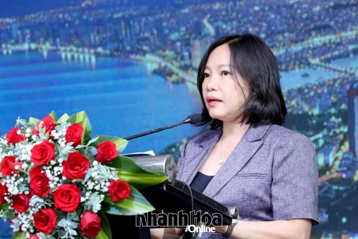 Giám đốc Sở Văn hóa, Thể thao và Du lịch Thái Thị Lệ Hằng phát biểu tại hội thảo.