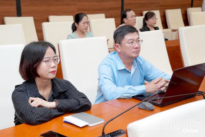 Các đại biểu tham dự hội nghị tại điểm cầu Tỉnh ủy Khánh Hòa.