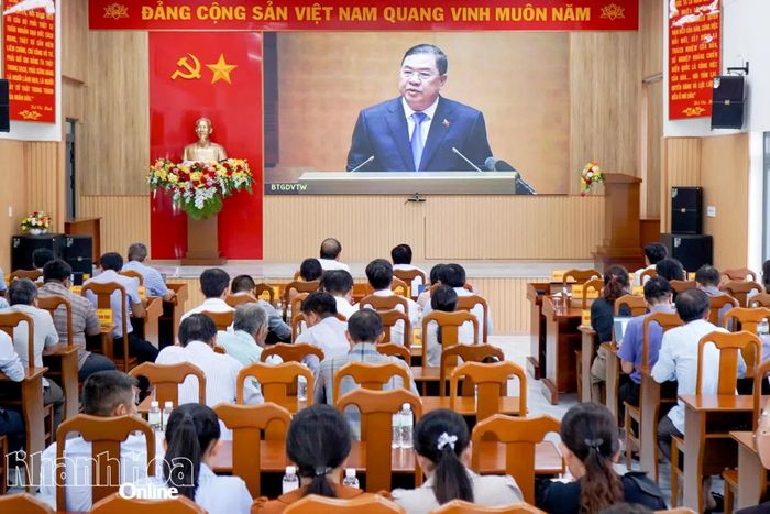 Quang cảnh hội nghị tại điểm cầu xã Hòa Trí. Ảnh: Hoàng Đức.