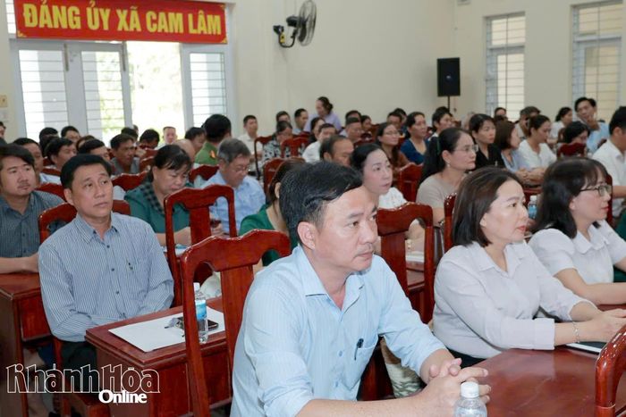 Các đại biểu tham dự tại điểm cầu xã Cam Lâm. Ảnh: Thái Thịnh.