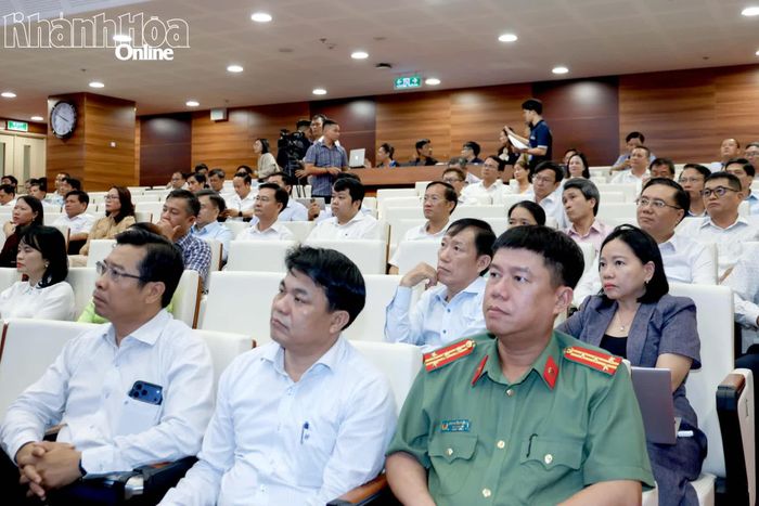 Các đại biểu tham dự hội nghị.