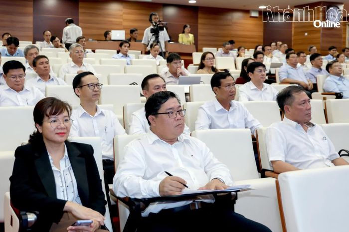 Các đại biểu tham dự hội nghị.
