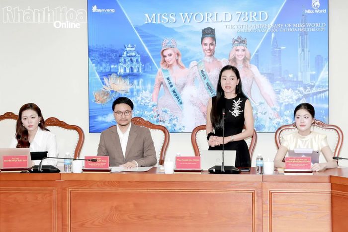Đại diện Công ty Sen Vàng trình bày thông tin về cuộc thi Miss World lần thứ 73.