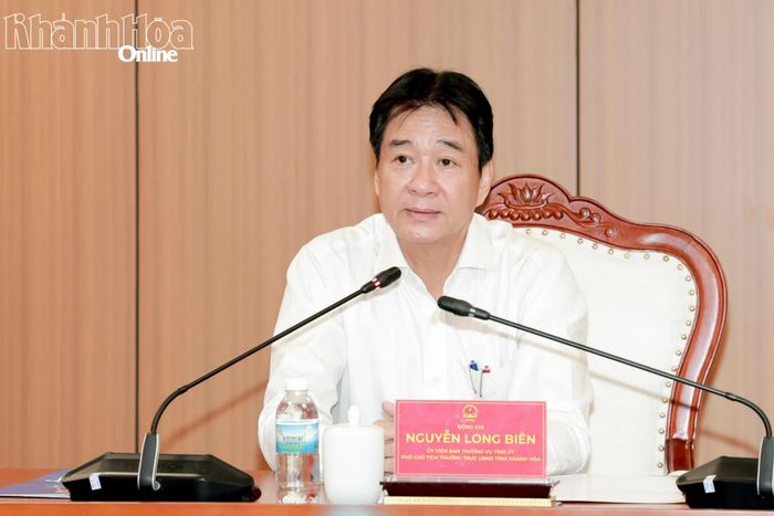 Đồng chí Nguyễn Long Biên phát biểu tại cuộc họp.