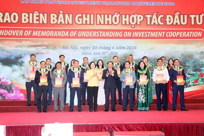 ... trao Biên bản ghi nhớ hợp tác đầu tư với tỉnh Lai Châu. 