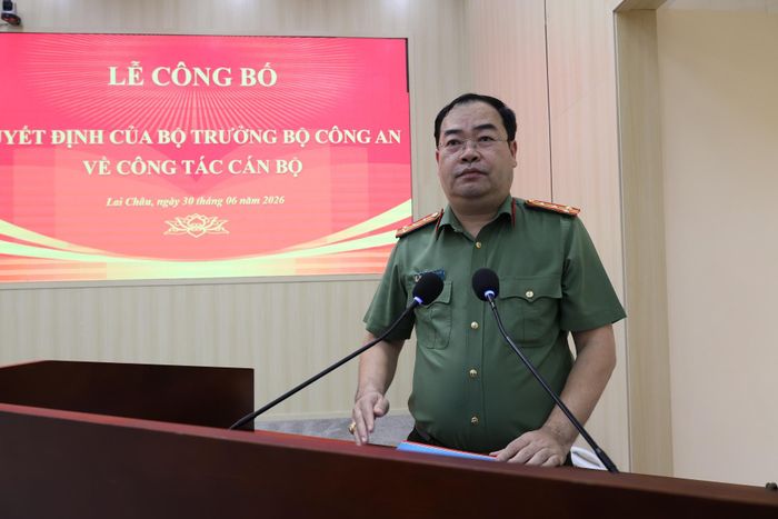Đại tá Bùi Quyết Toán - Bí Thư Đảng ủy, Giám đốc Công an tỉnh phát biểu giao nhiệm vụ tại lễ công bố.