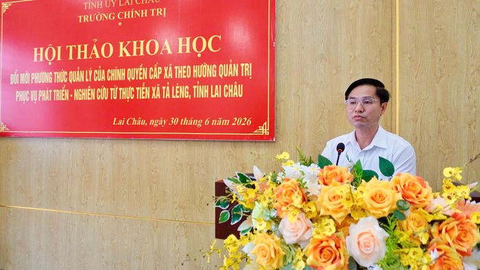 Đồng chí Hoàng Văn Trinh - Bí thư Đảng ủy, Chủ tịch HĐND xã Tả Lèng phát biểu tại hội thảo.