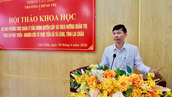 Đồng chí Lê Thế Đại - Trưởng khoa Xây dựng Đảng (Trường Chính trị tỉnh) phát biểu tham luận tại hội thảo.