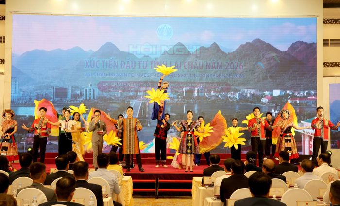 Văn nghệ chào mừng hội nghị.