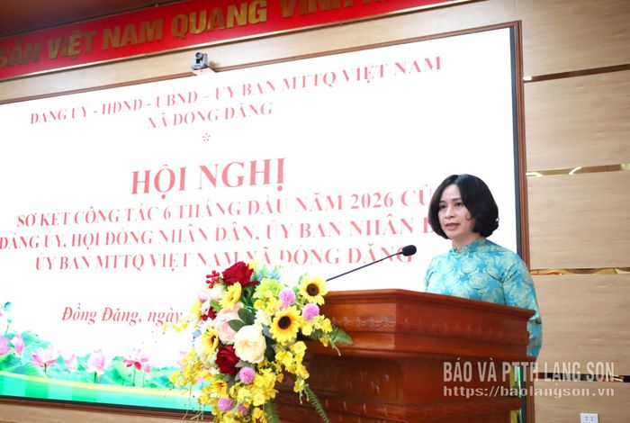 Đại diện Chi bộ Trường Trung học cơ sở Đồng Đăng trình bày tham luận tại hội nghị