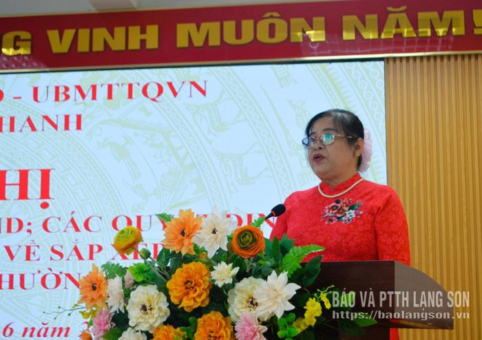 Đồng chí Hoàng Thu Nhiệm, Bí thư Chi bộ khối Hoàng Long đại diện các bí thư chi bộ được chỉ định sau sắp xếp phát biểu nhận nhiệm vụ
