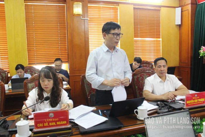 Lãnh đạo Sở Dân tộc và Tôn giáo phát biểu ý kiến tại cuộc họp thẩm tra