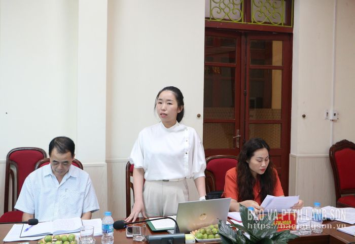 Lãnh đạo Tỉnh đoàn trao đổi một số nội dung các đại biểu nêu lên