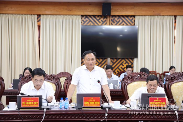 Đồng chí Lương Trọng Quỳnh, Ủy viên Ban Thường vụ Tỉnh ủy, Trưởng Ban Nội chính Tỉnh ủy phát biểu tại hội nghị