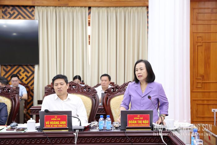 Đồng chí Đoàn Thị Hậu, Phó Bí thư Thường trực Tỉnh ủy, Chủ tịch HĐND tỉnh phát biểu ý kiến tại hội nghị