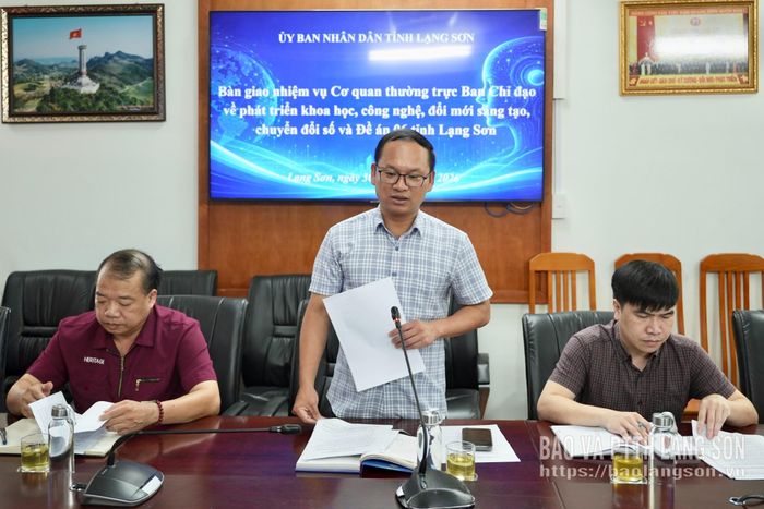 Lãnh đạo Sở Khoa học và Công nghệ phát biểu tại cuộc họp